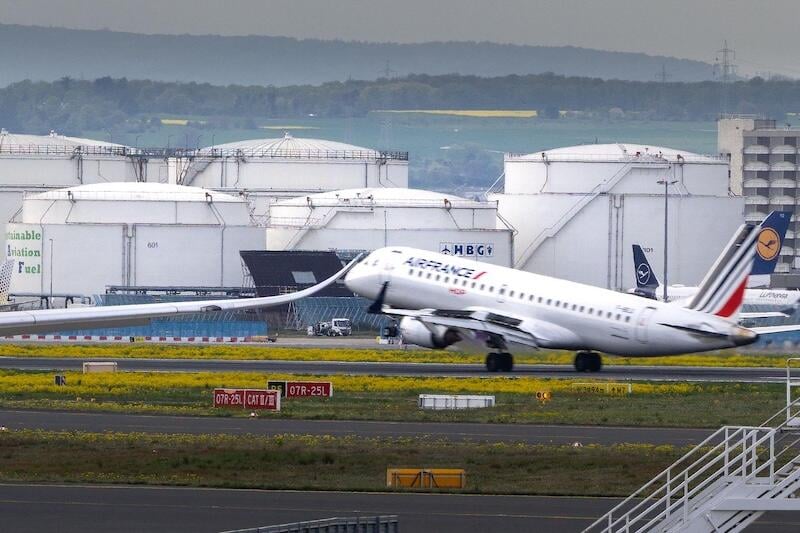 Air France A220 lands at Frankfurt