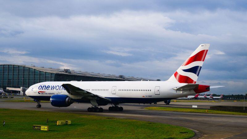 British Airways aircraft with "Oneworld" emblazoned on the side