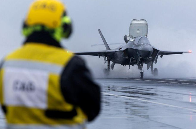 英国のF-35、空母運用による腐食で稼働率が低下