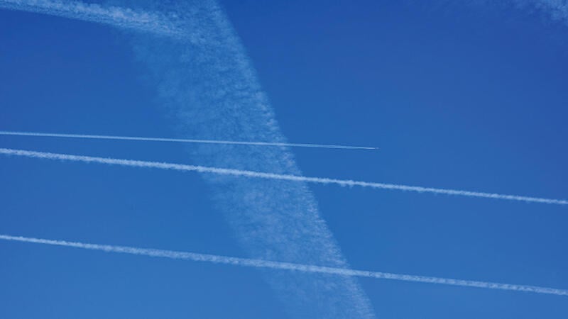 contrails