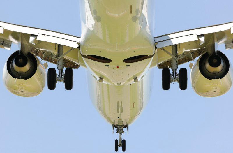 generic aircraft landing