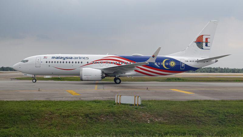 Malaysia Airlines 737-8 