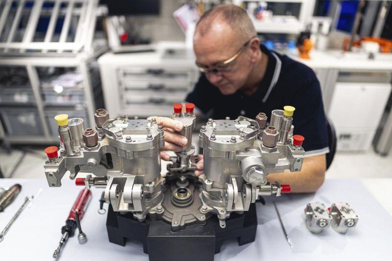 Safran employee