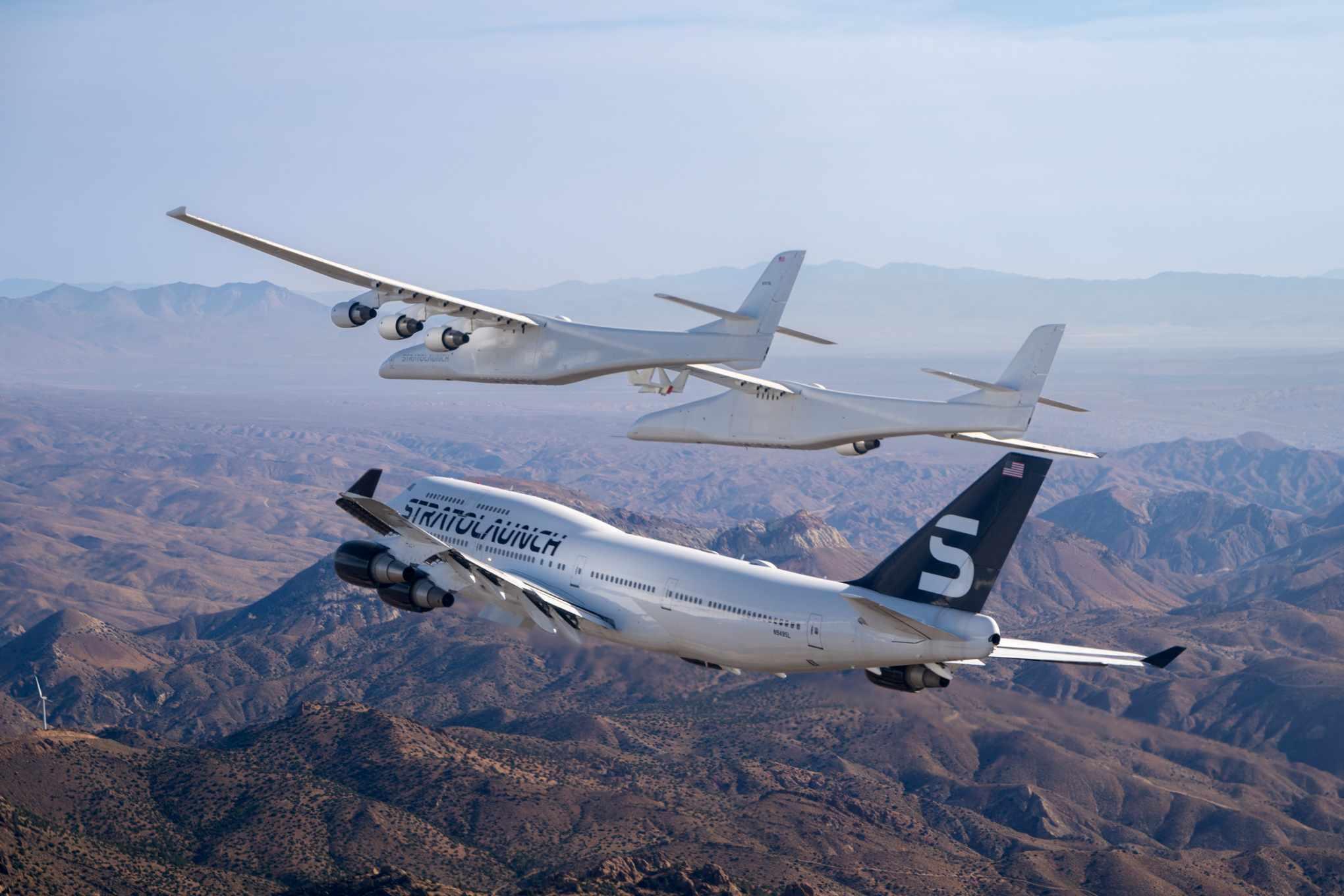 Stratolaunch's Roc and 747-400 carrier aircraft