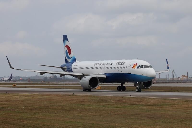 Chongqing Airlines jet