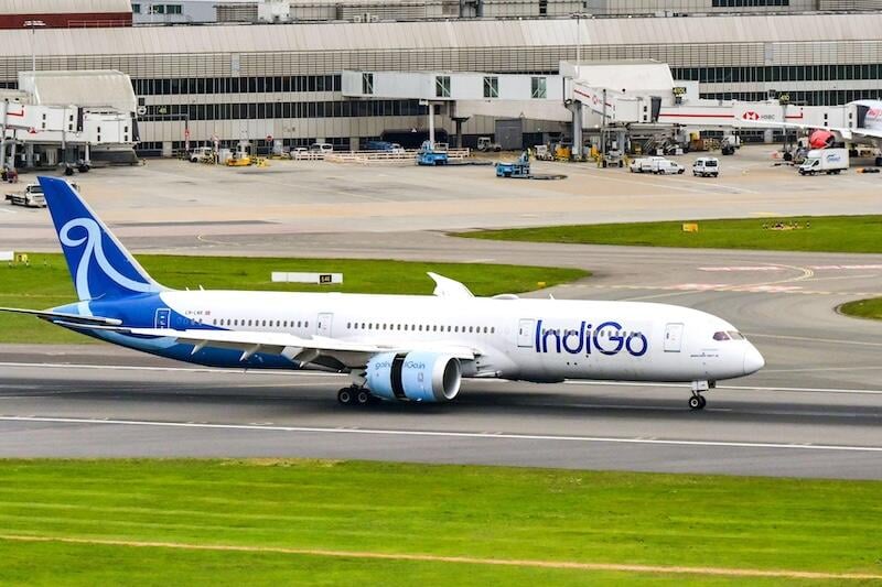 indigo 787-9 at heathrow