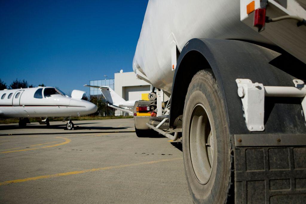 Fueling a business jet 