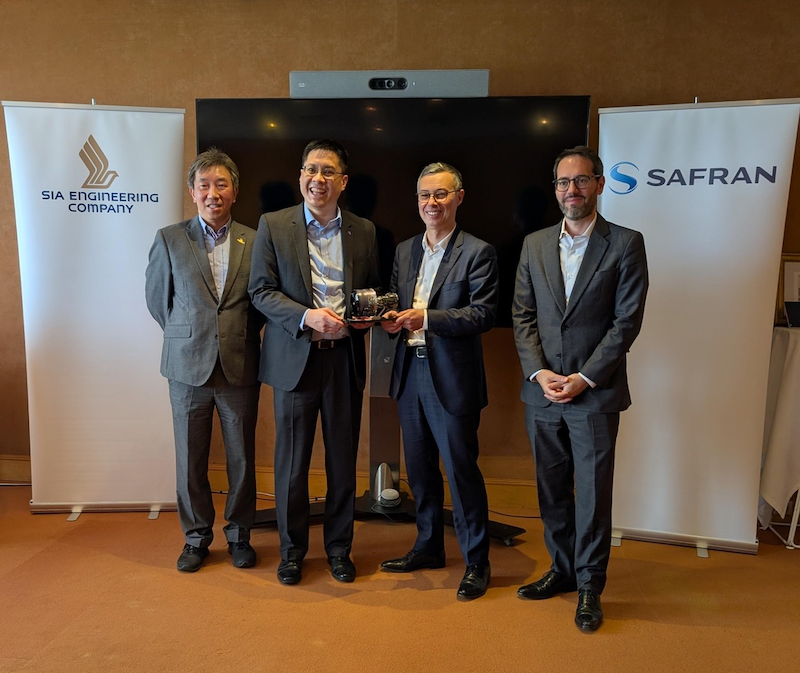 SIAEC and Safran officials