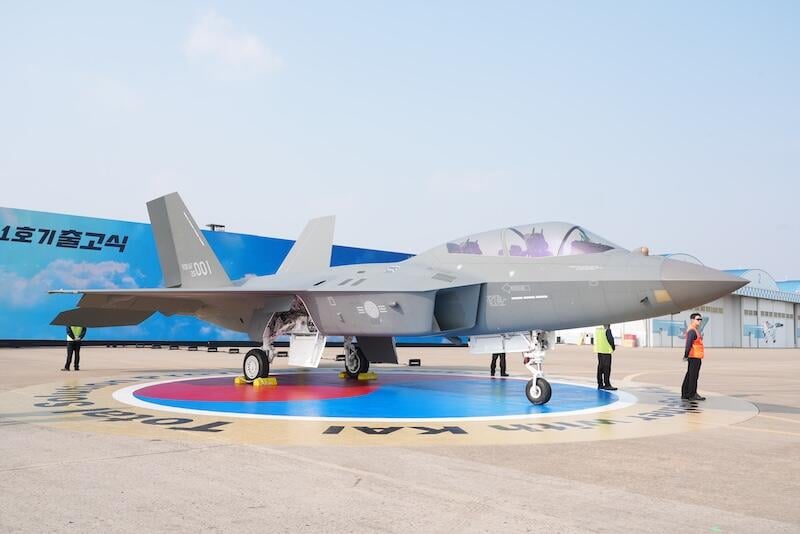 first rolled out kf-21