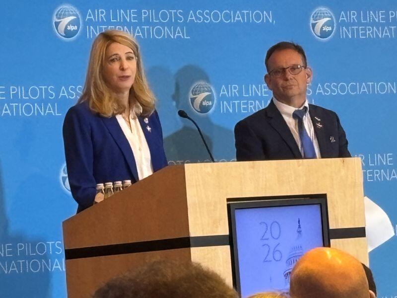 Sheri Lilley and Tim Lilley, parents of PSA Airways first officer Sam Lilley, addressing an ALPA audience on June1.