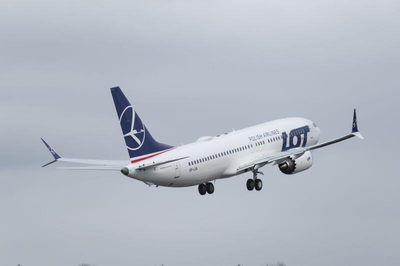 LOT Polish 737-8