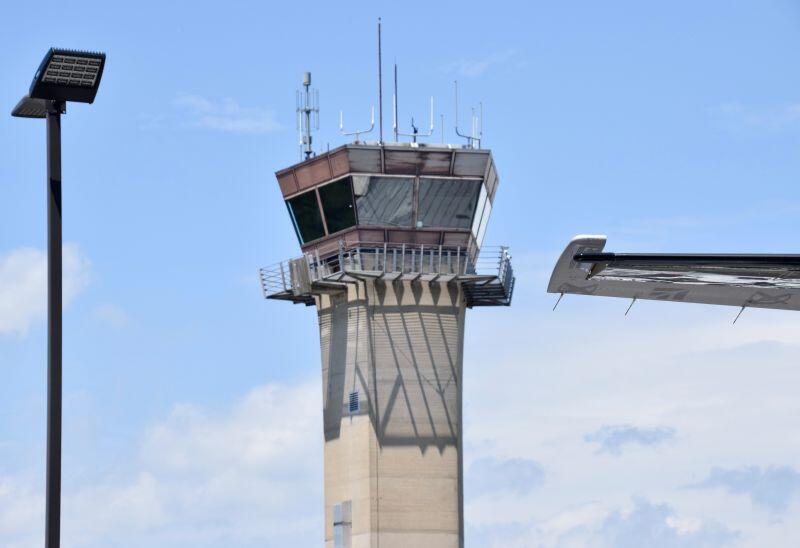 air traffic control tower 