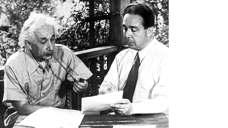 scientists Albert Einstein and Leo Szilard