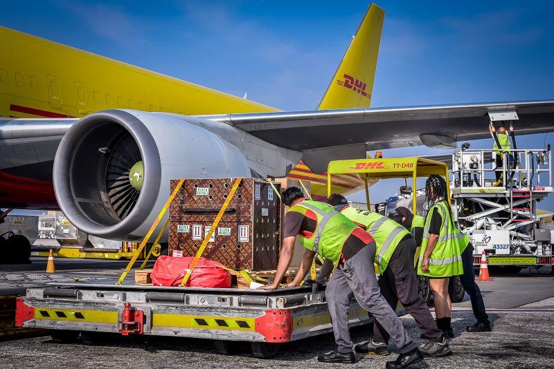 DHL
