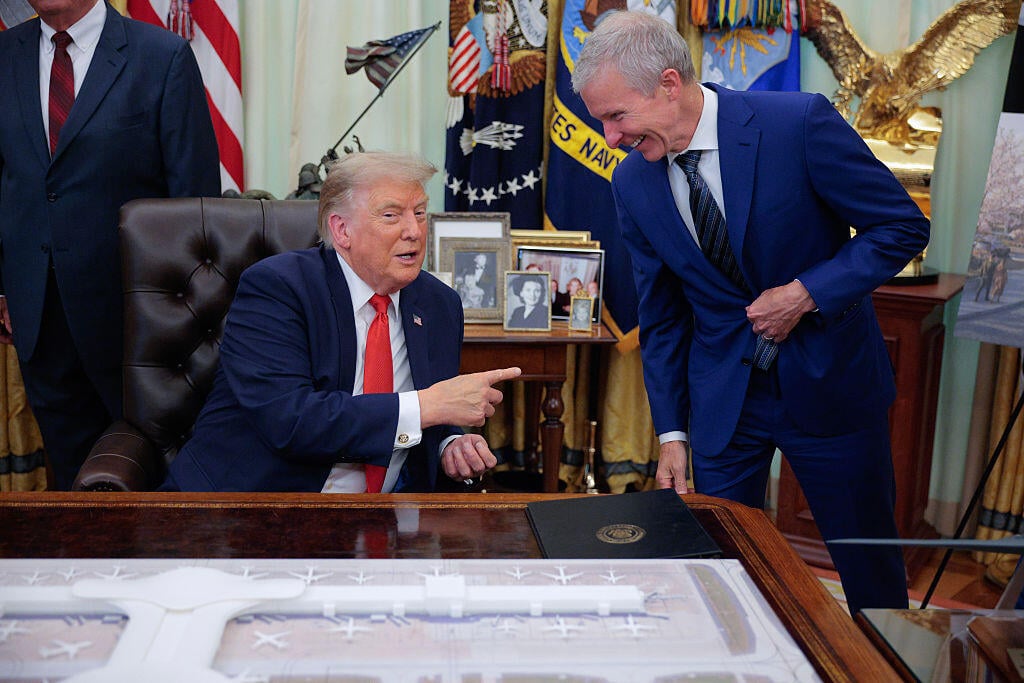 President Trump and Scott Kirby unveil redevelopment plans for Dulles
