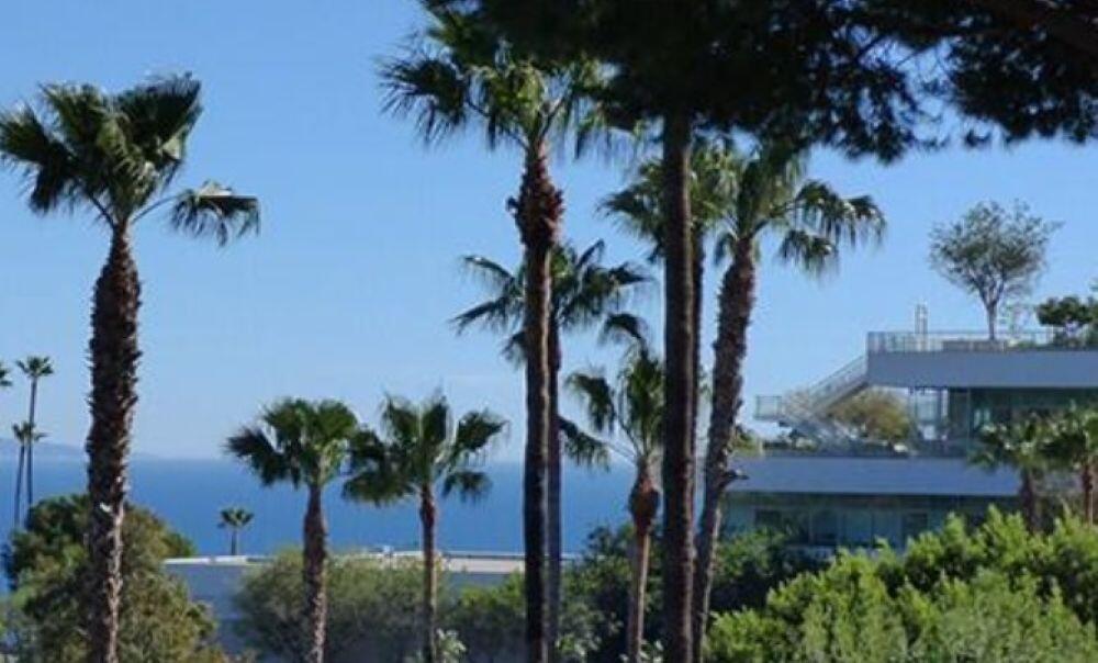 HRL Laboratories sits on a hill in in Malibu, California. overlooking the Pacific Ocean.  Credit: HRL Laboratories
