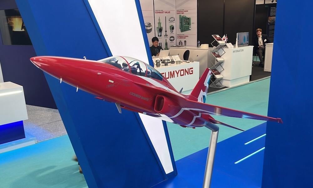 Red Arrows T-50 model