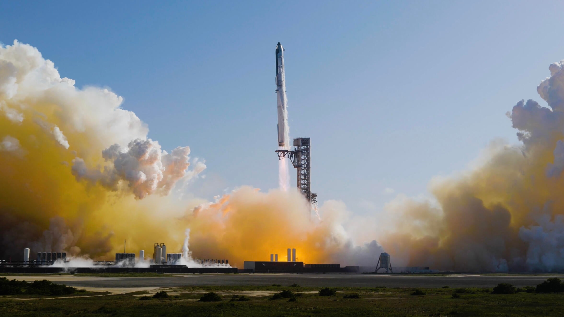 SpaceX Flight Test 13 liftoff