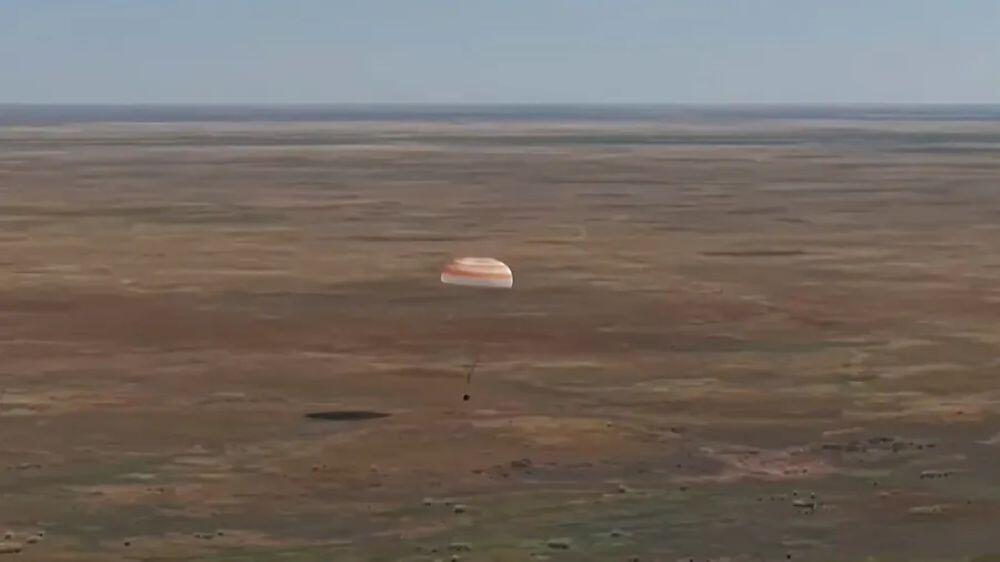 The Soyuz MS‑28 spacecraft touched down at 5:26a.m. CDT (3:26 p.m. local time), completing a parachute‑assisted landing on the Kazakh steppe southeast of Dzhezkazgan.