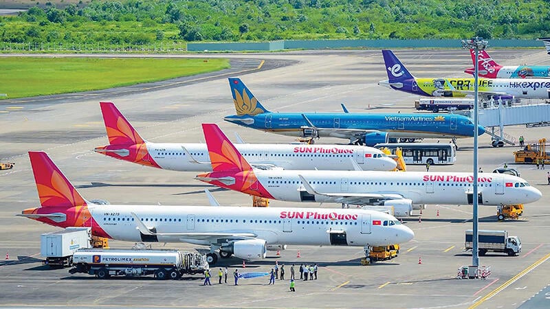 Aircrafts on tarmac 