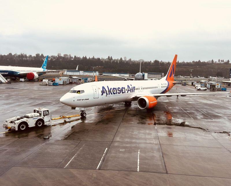 Akasa 737-8-200