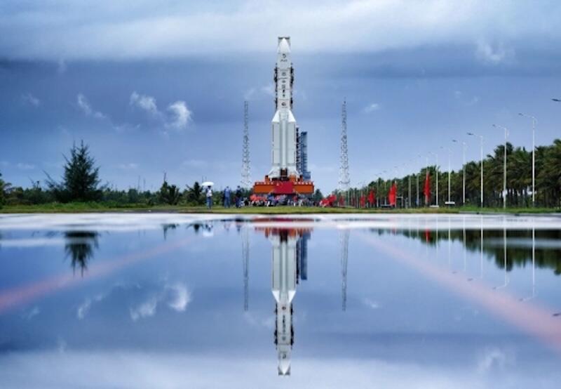 chang'e-7 lunar probe atop its carrier rocket