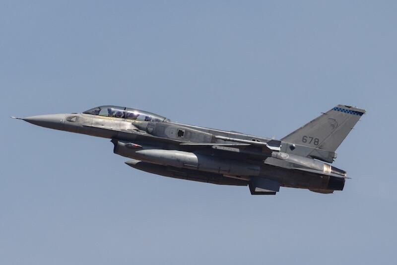 f-16