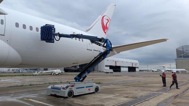 aerowash aw3 robot washing aircraft