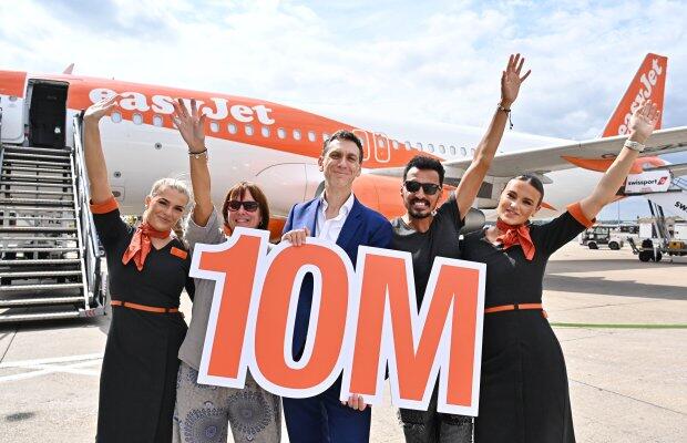 easyJet crew at Birmingham Airport 