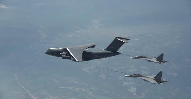YY-20A tanker and two J-16 fighter jets