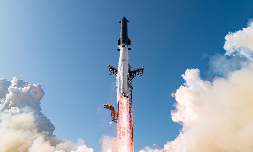Credit: SpaceX Caption: SpaceX has conducted 13 flight tests of its Starship-Super Heavy launch sys-tem from Boca Chica Beach, Texas. 