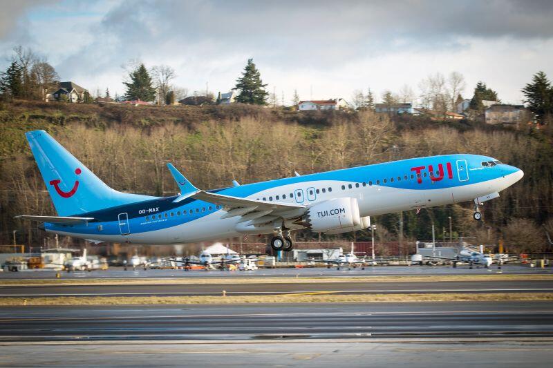 TUI Boeing 737-8