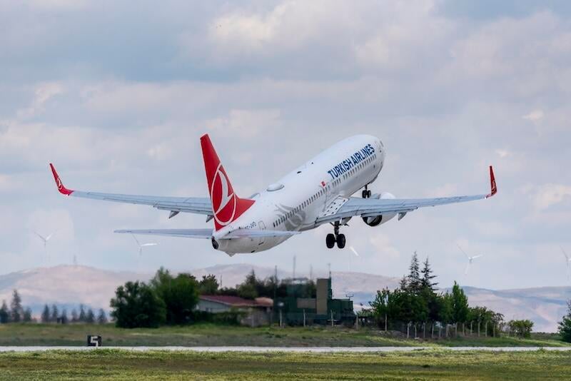 turkish airlines aircraft taking off