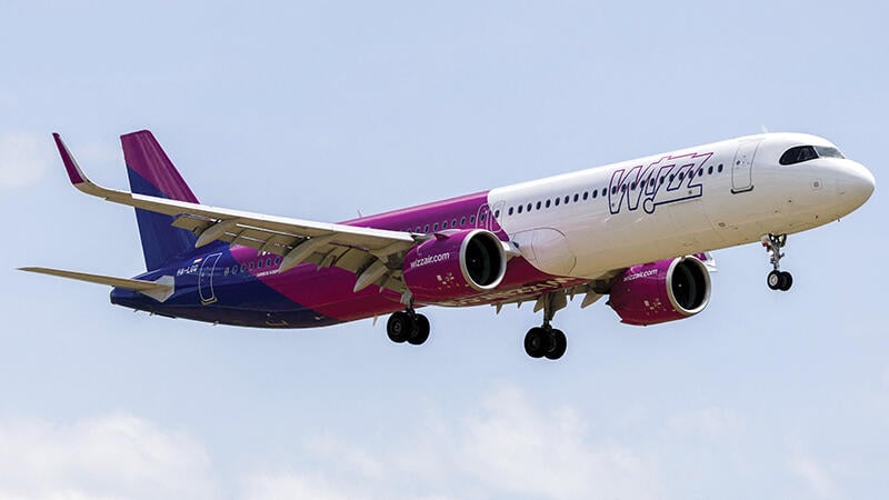 Wizz Air Airbus A321neo flying