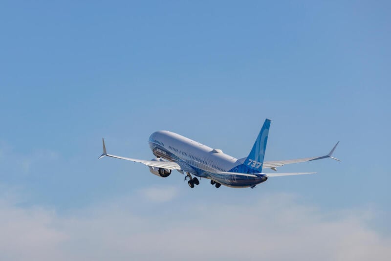 Boeing 737-10