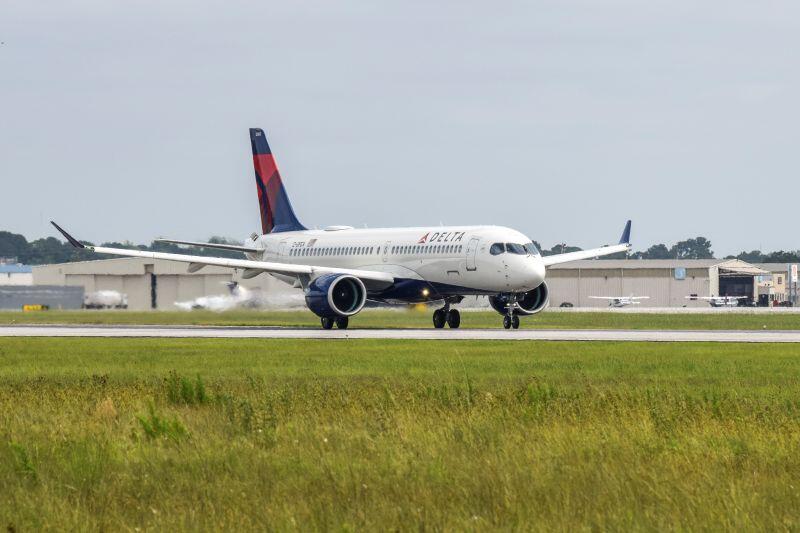 Delta A220