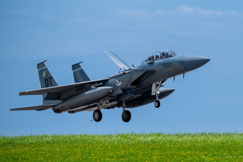 F15