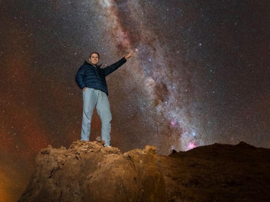 Philip Johnston pointing at Alpha Centauri.
