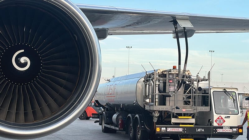 Fueling an aircraft
