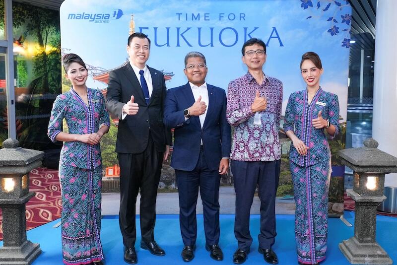 malaysia airlines representatives and japanese ambassador at launch ceremony