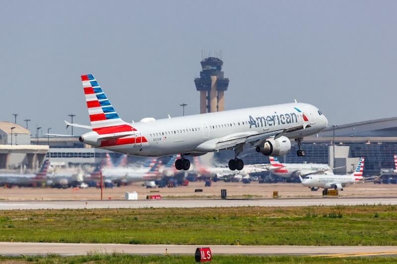 american airlines jet taking off