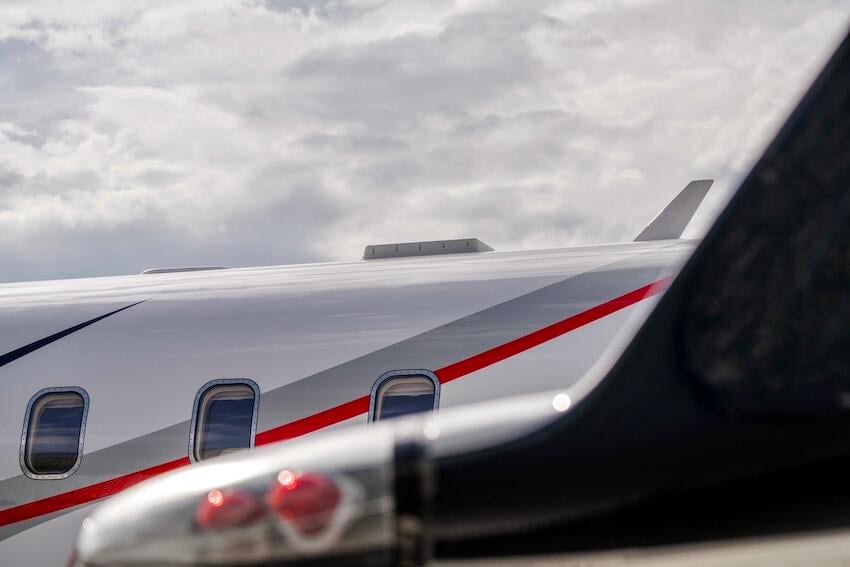 Galileo HDX terminal mounted on top of Bombardier Challenger 300