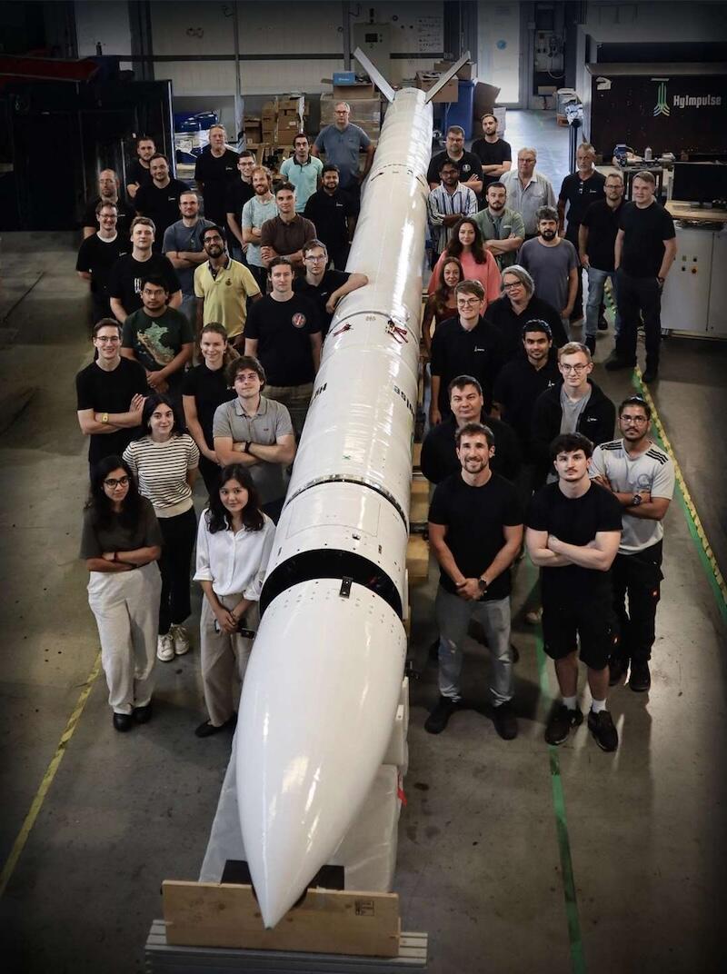 hyimpulse team with SR75 rocket