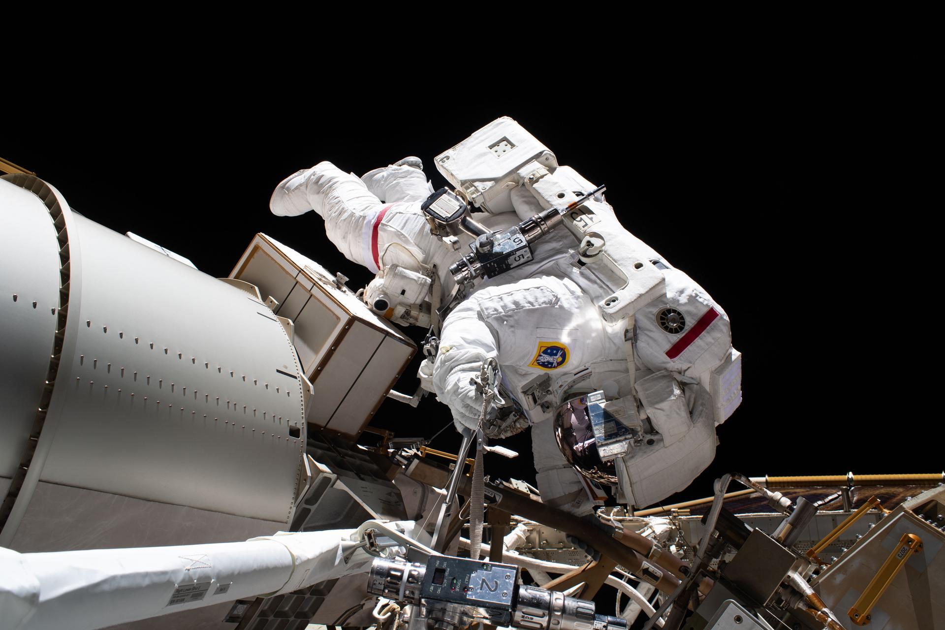 Jessica Meir on spacewalk