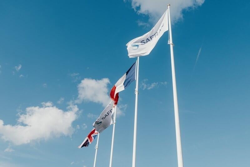 safran uk and french flags