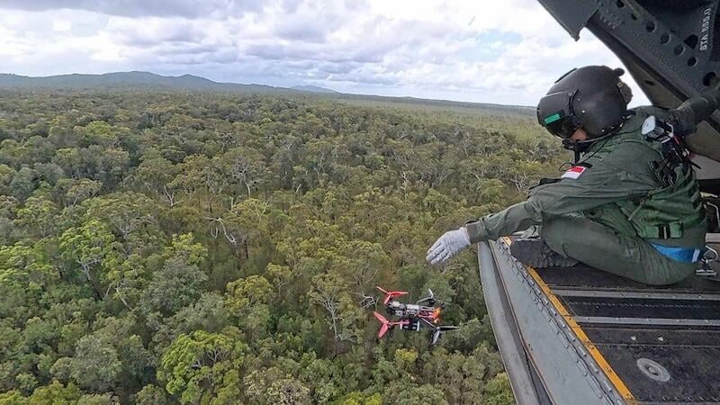aircrew releases FPV drones