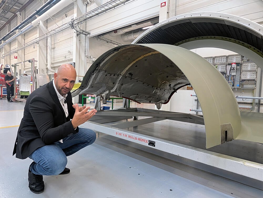 Chamoun in front of nacelle structures