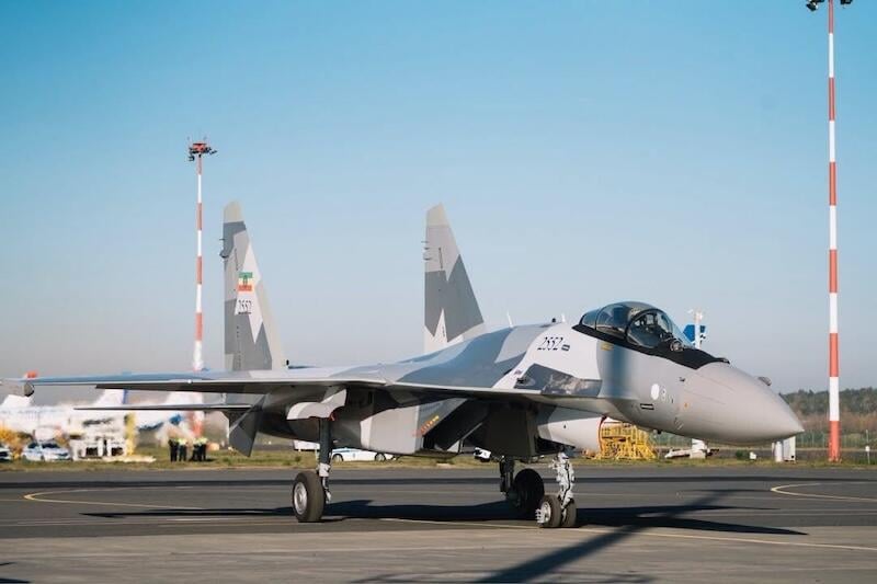 sukhoi su-35 fighter jet
