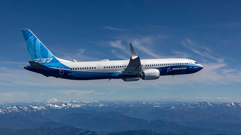 Boeing 737 in flight