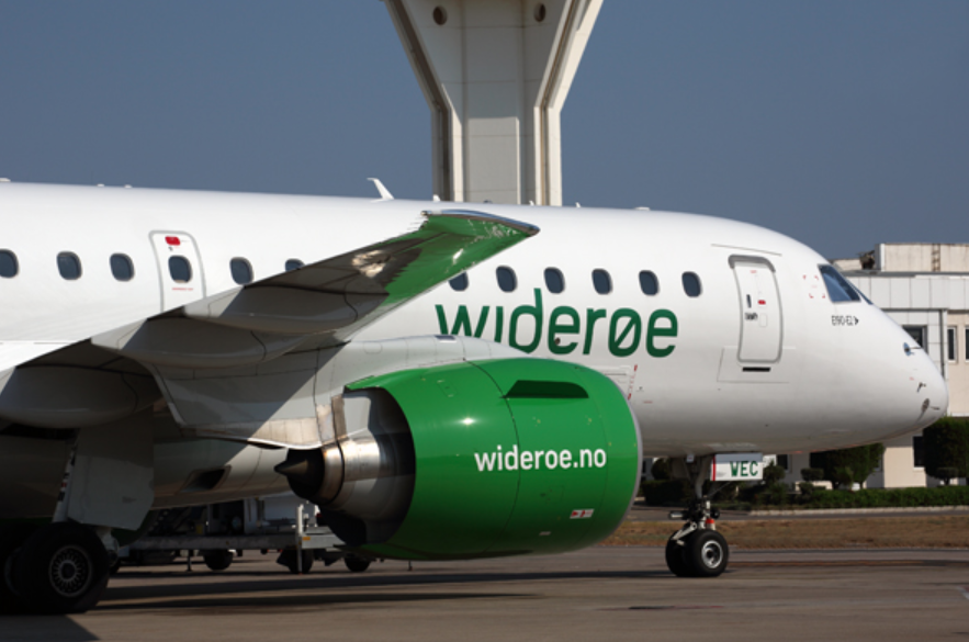 A Wideroe Embraer E190-E2.